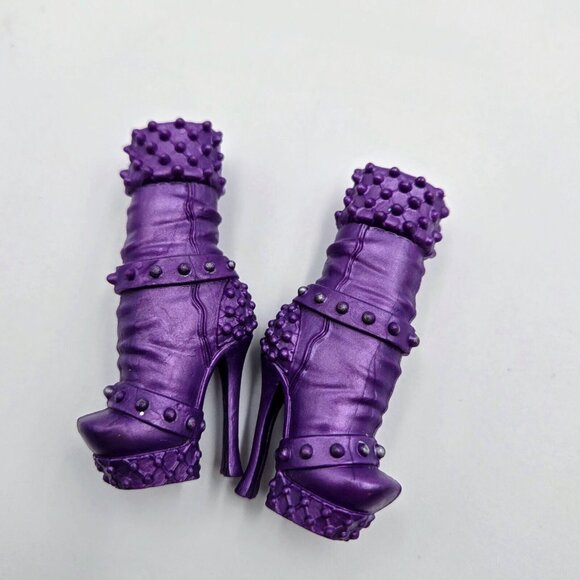 Monster High Casta Fierce Doll Accessories Broom Boots Dress Top Mattel Read - Picture 6 of 13